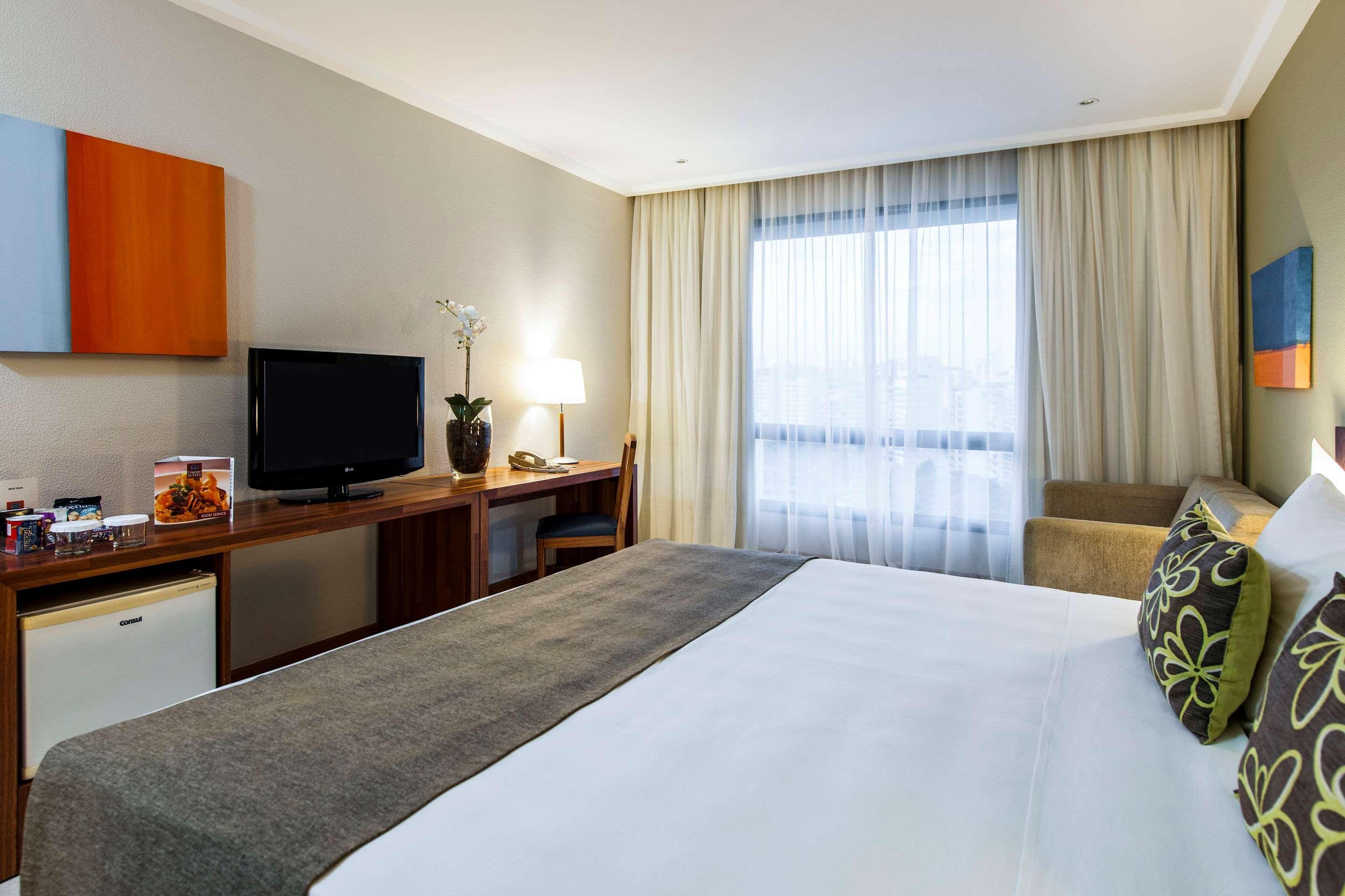 Comfort Suites Vitoria Exterior photo
