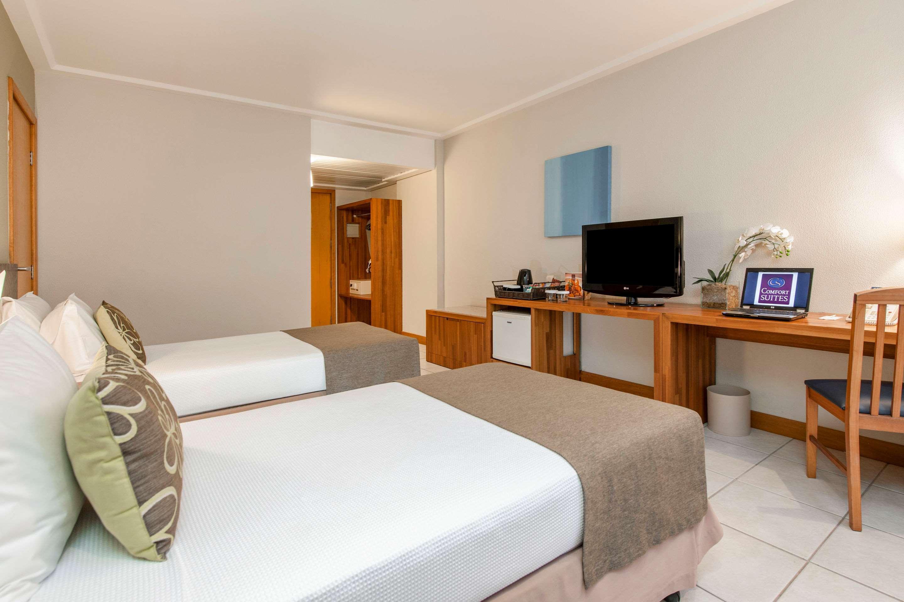 Comfort Suites Vitoria Exterior photo