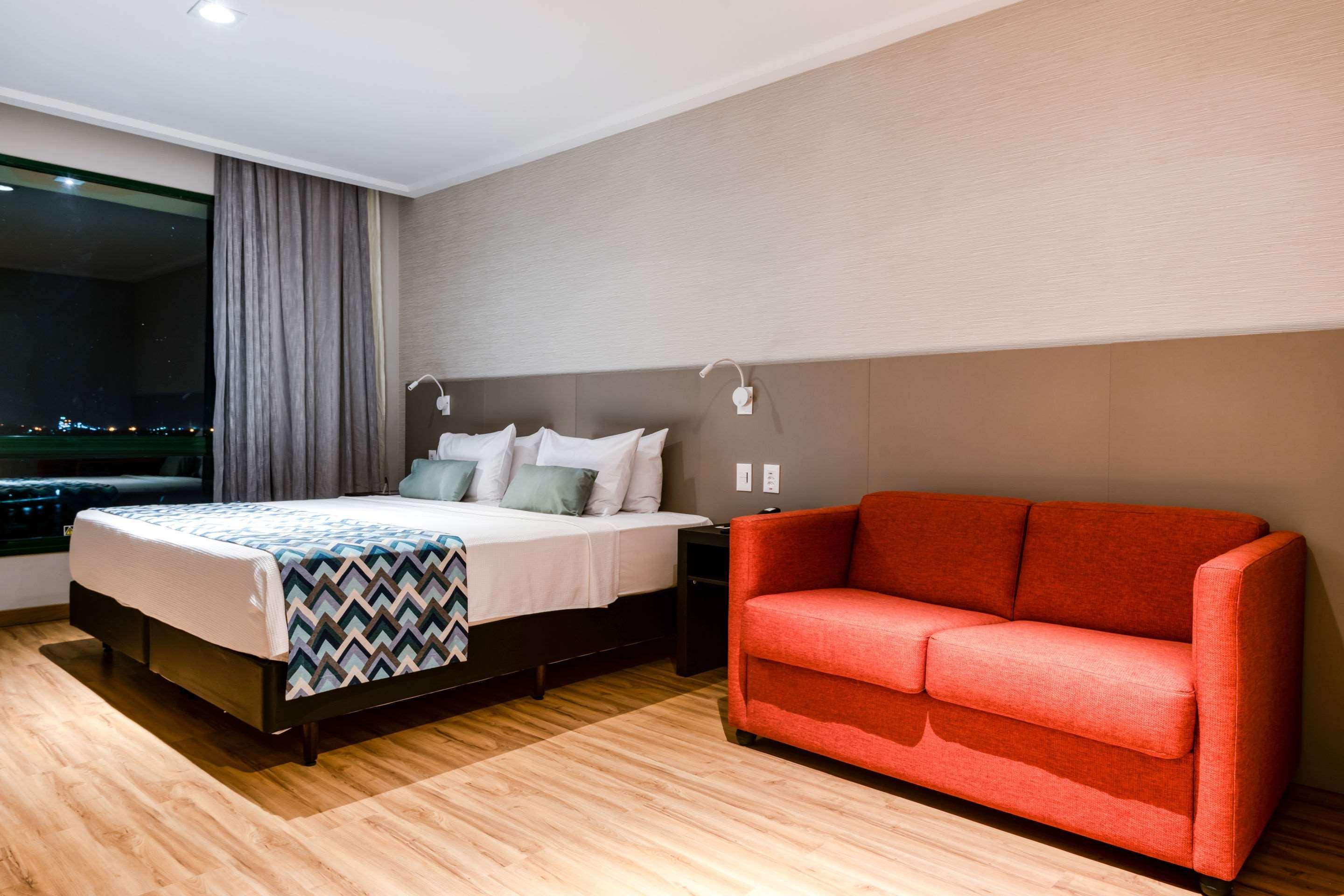 Comfort Suites Vitoria Exterior photo