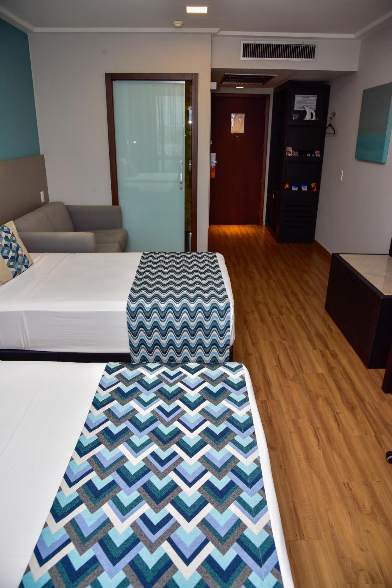 Comfort Suites Vitoria Exterior photo